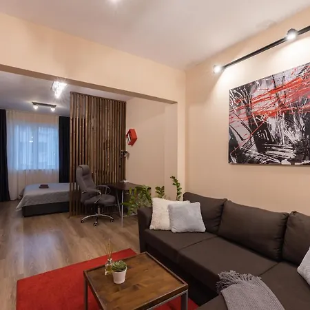 The Red Point アパート *