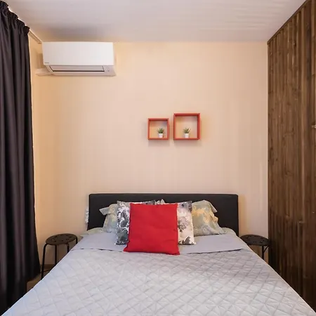 The Red Point ヴァルナ