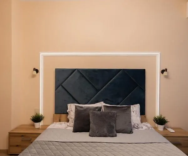 The Red Point アパート *